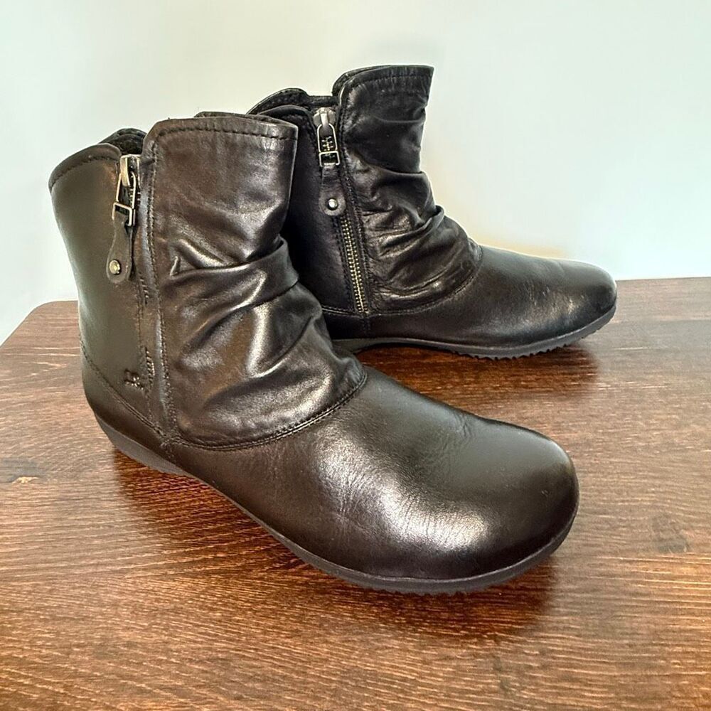 Josef Seibel Women’s black faux fur lined leather bootie size 38/7 5.5” shaft
